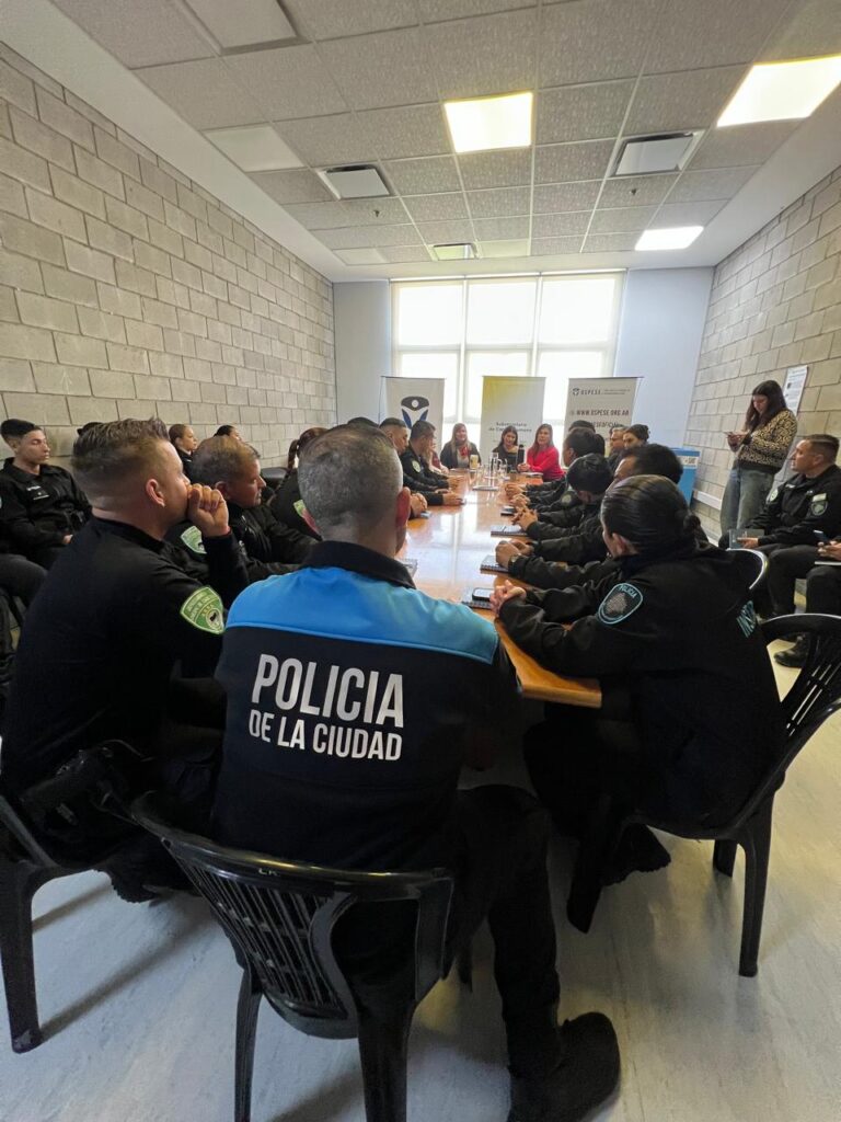 ESCUCHAR PARA SEGUIR MEJORANDO INSTRUCTORES ISSP